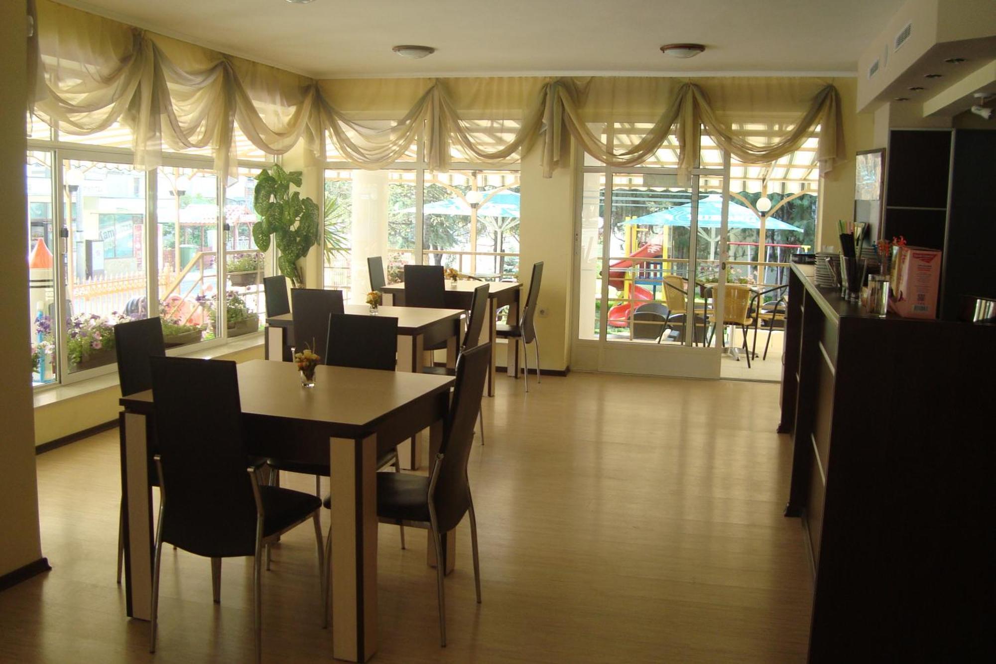 Hotel Astra Ravda Ngoại thất bức ảnh