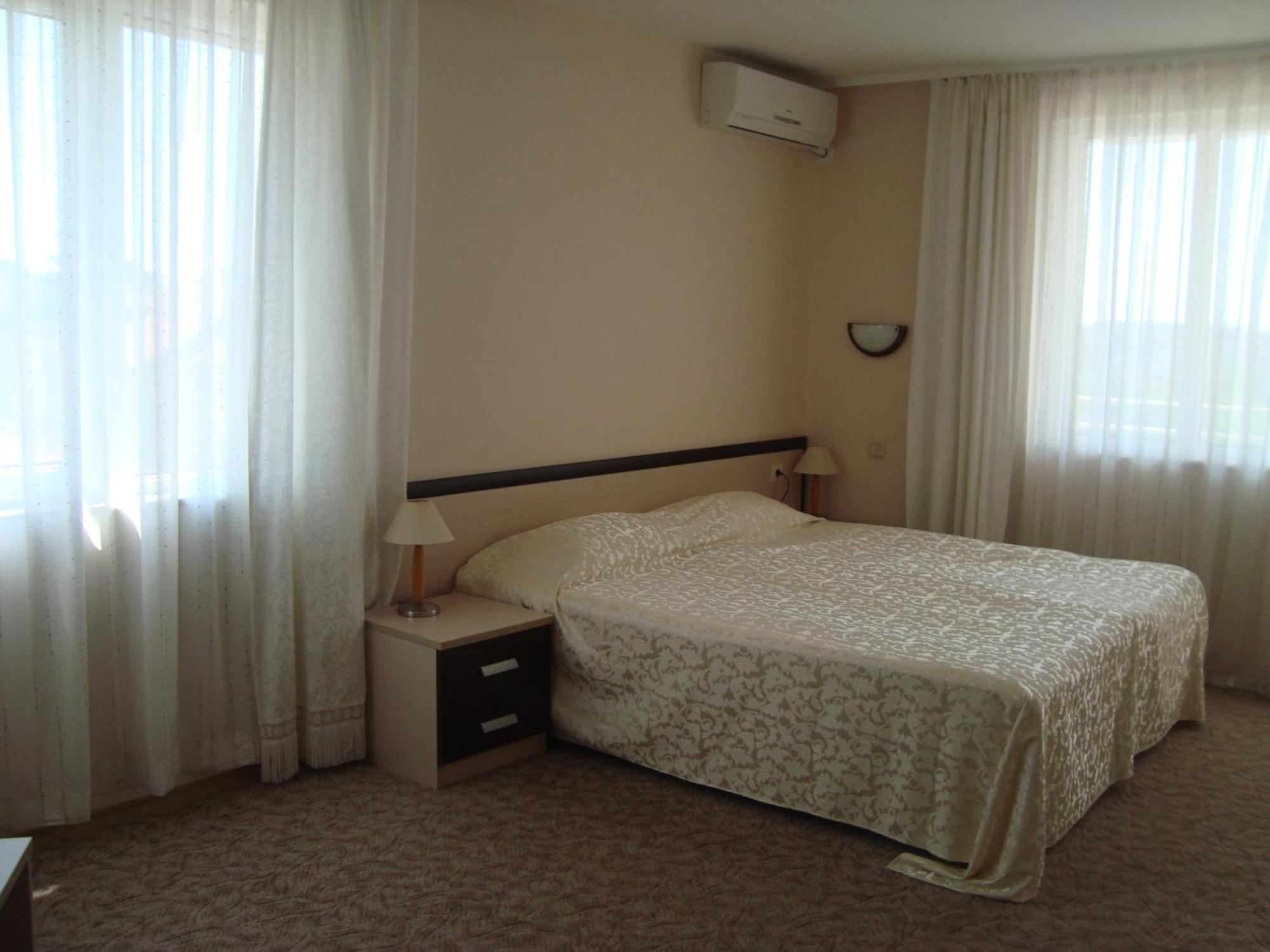 Hotel Astra Ravda Ngoại thất bức ảnh