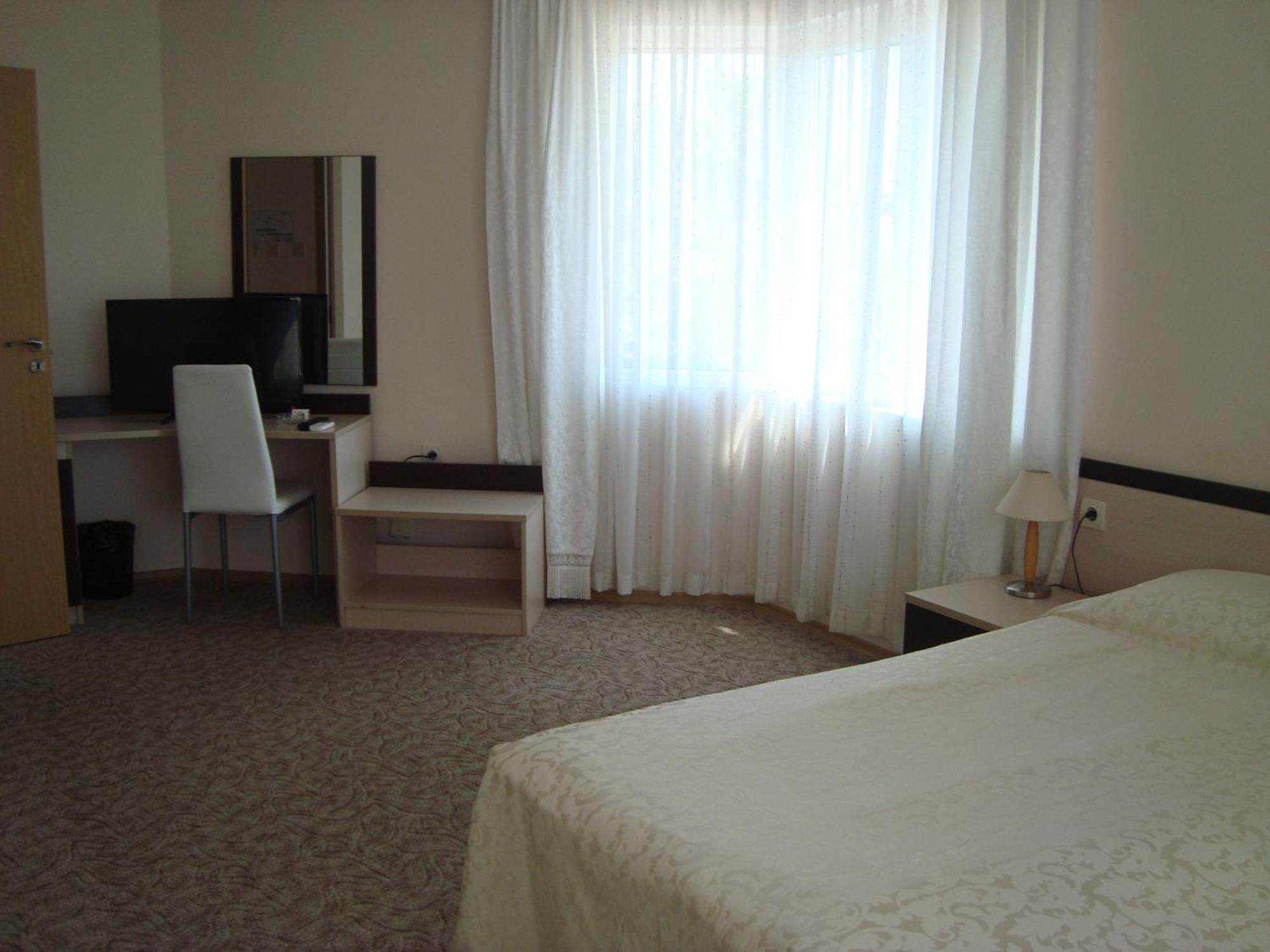 Hotel Astra Ravda Ngoại thất bức ảnh