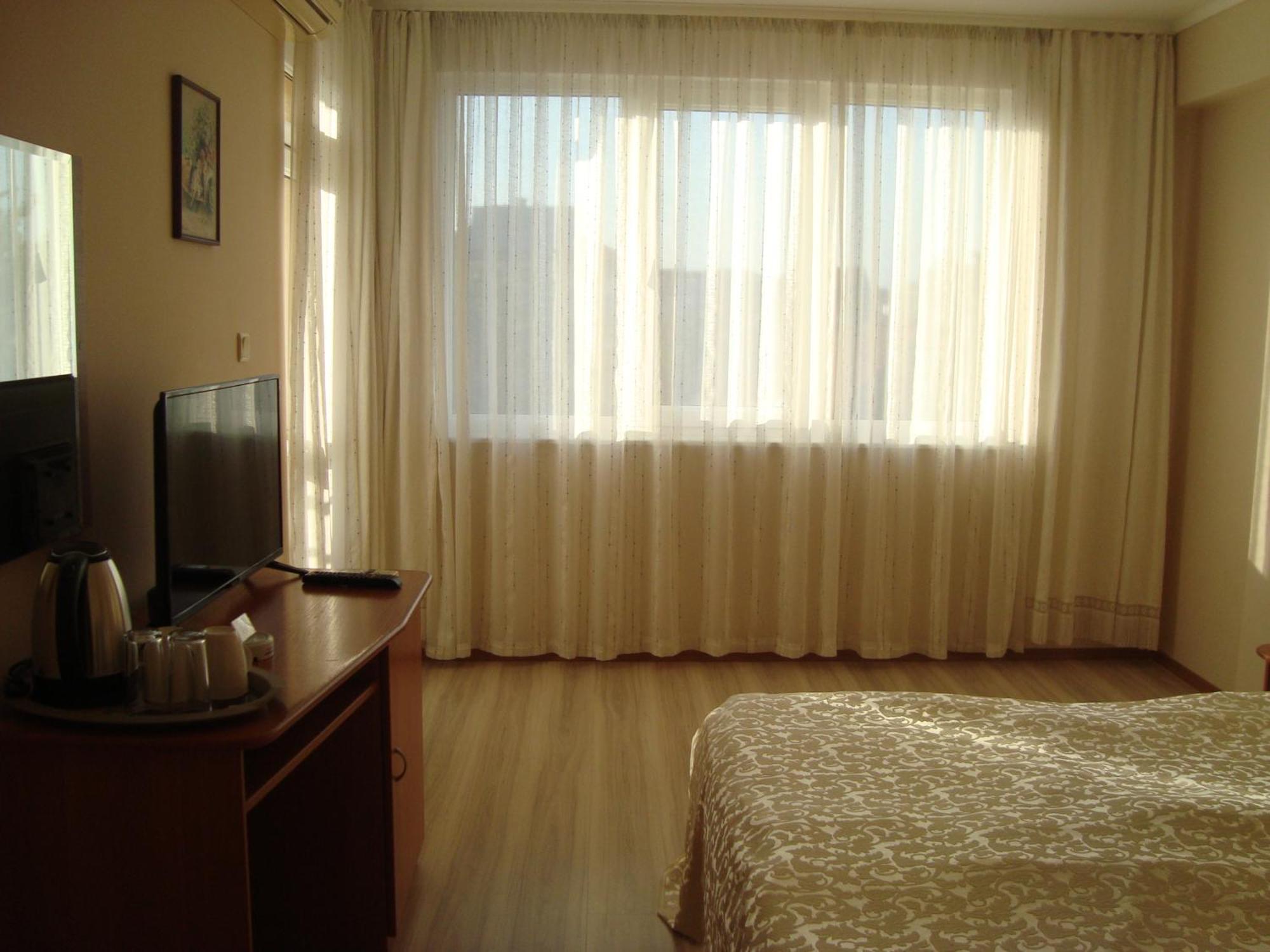 Hotel Astra Ravda Ngoại thất bức ảnh