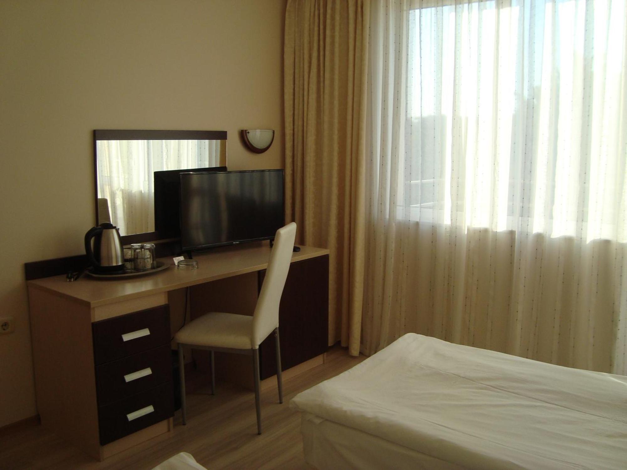 Hotel Astra Ravda Ngoại thất bức ảnh
