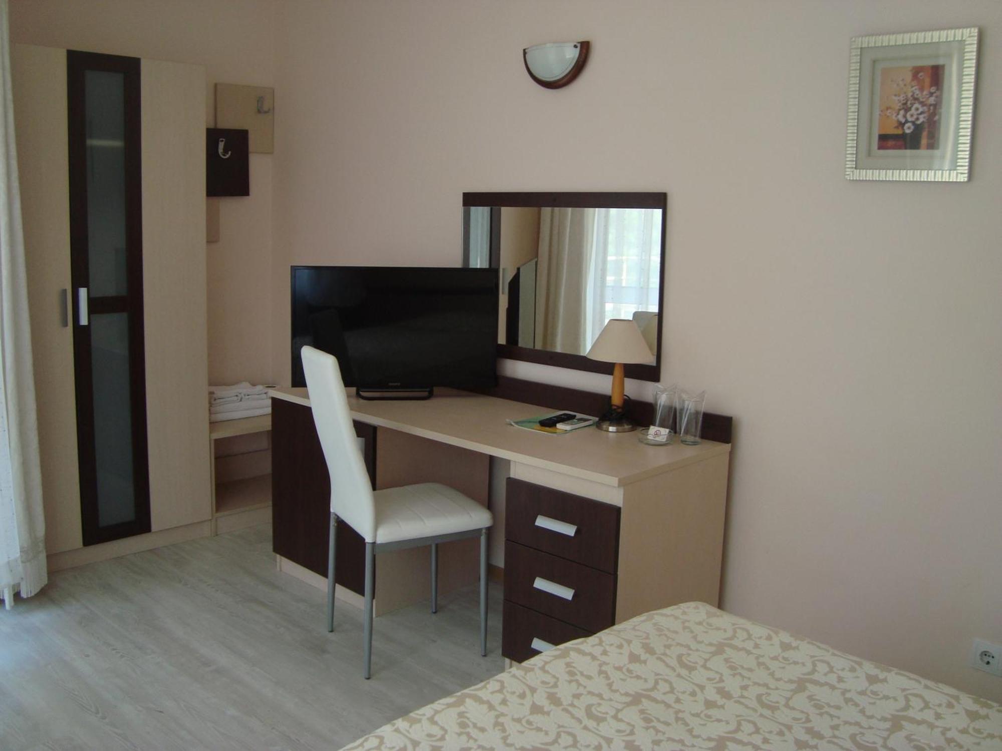 Hotel Astra Ravda Ngoại thất bức ảnh