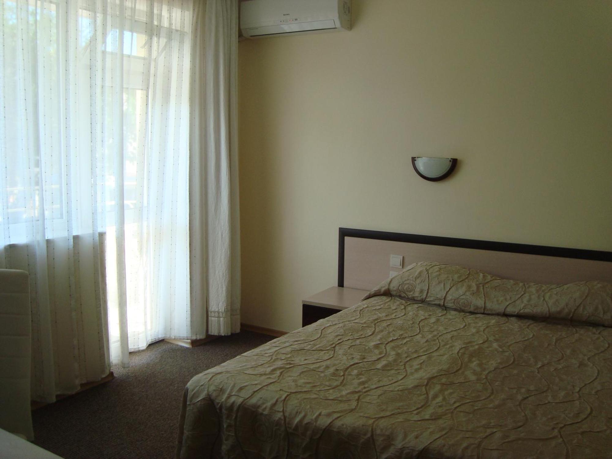 Hotel Astra Ravda Ngoại thất bức ảnh