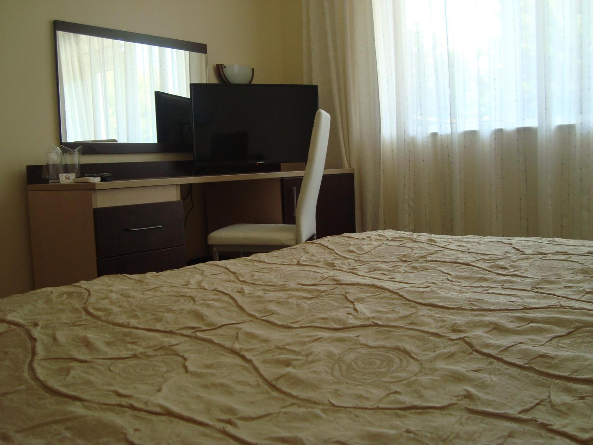 Hotel Astra Ravda Ngoại thất bức ảnh